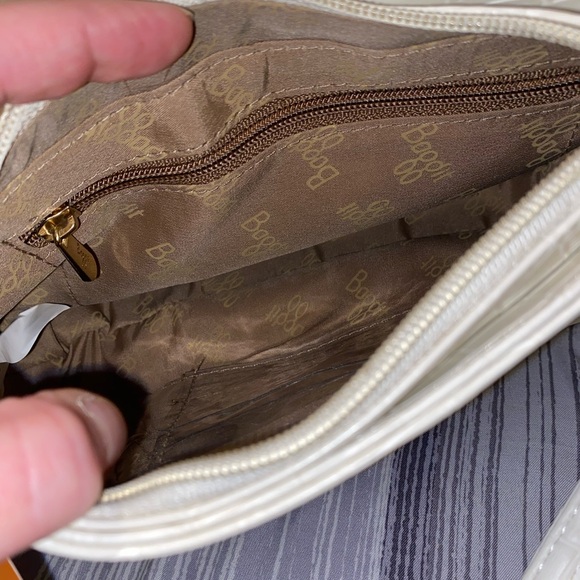 NWT BAGGIT LEO FOLIO CROCODILE WHITE SLING BAG - Picture 13 of 14